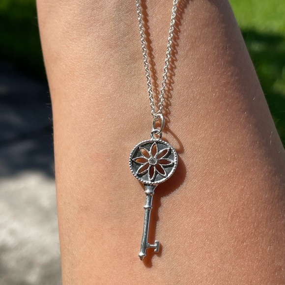 tiffany daisy key necklace